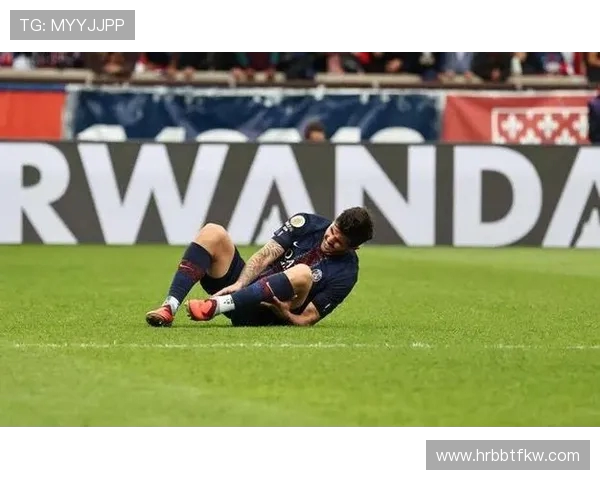 法国队医质疑巴黎队医双标行为登贝莱与杜埃处理不公引发争议